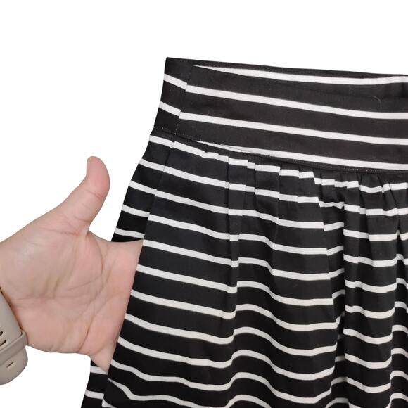 XXi Mini Skirt Size Medium Black and White Stripes Fitted Waist Zipper Closure - Picture 4 of 6